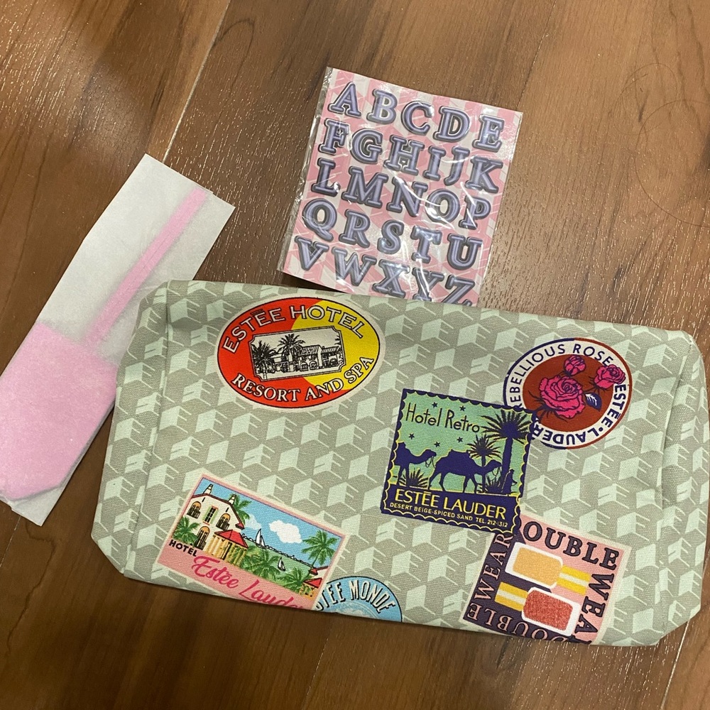 Brand new Estée Lauder beauty/ travel bag